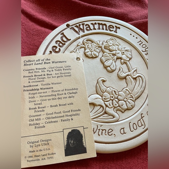 Vintage Heart Land Studios Bread & Bun Warmer NWT - Picture 2 of 5